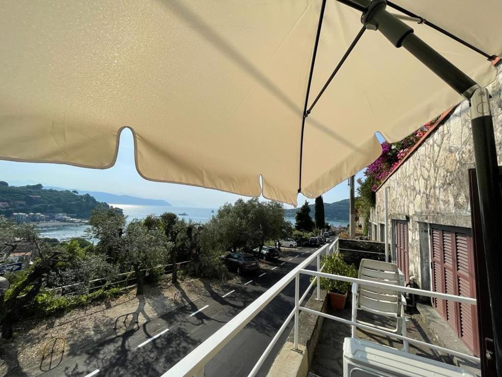 Апартаменты Monolocale Baia Dei Delfini Портовенере Экстерьер фото